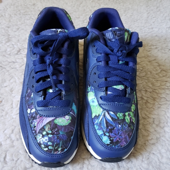 Nike Shoes - Nike Air Max 90 Women sz 6